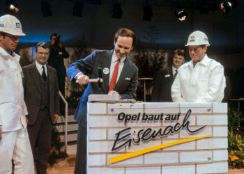 Заводът на Opel в Айзенах отбелязва 35-годишен юбилей