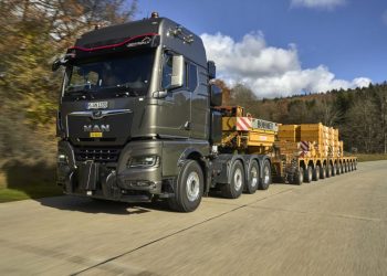 Могъщият MAN TGX 41.640 8×4 е влекач за композиции до 250 тона