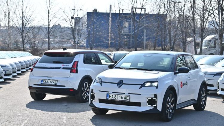Renault подпомага устойчивото развитие на Спиди с 97 нови електрически автомобила