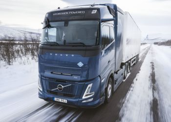 Водородният камион на Volvo Trucks започна тестове на пътя