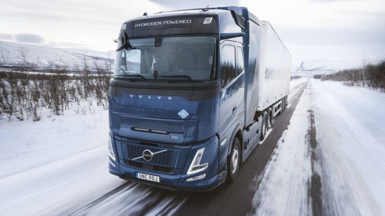 Водородният камион на Volvo Trucks започна тестове на пътя