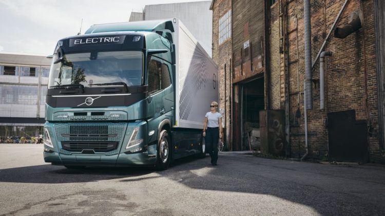 Volvo Trucks получи 5 звезди в теста на Euro NCAP за безопасност с камиони за регионална дистрибуция
