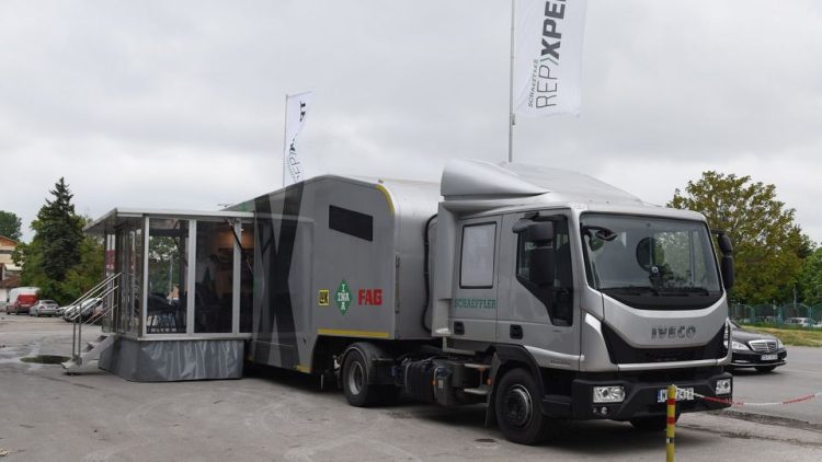 Мобилният технически център за обучения на Schaeffler пътува из България