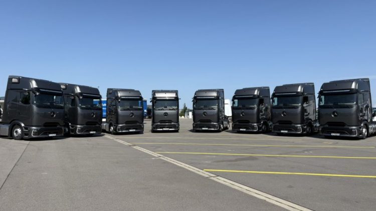 Силвър Стар достави на Примекс 8 нови влекача Mercedes-Benz Actros L ProCabin