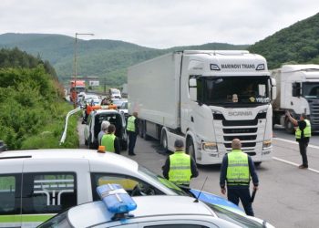 Брюксел предупреди 14 държави от ЕС за забавено въвеждане на новите правила за крайпътни проверки по ADR