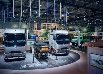 Daimler Truck празнува 130 години от първия камион и чертае бъдещето
