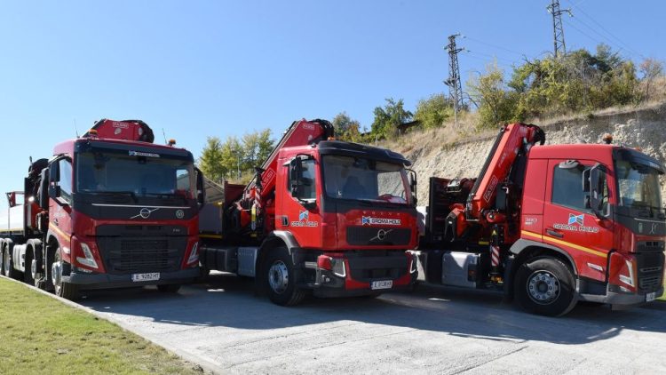 БУЛАВТО БЪЛГАРИЯ достави 15 крана FАSSI върху шасита Volvo на „ГРОМА ХОЛД“