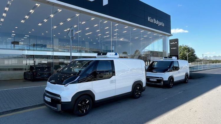 Kia PV5 Cargo вече може да бъде поръчан с хладилно оборудване Thermo King от Kia България
